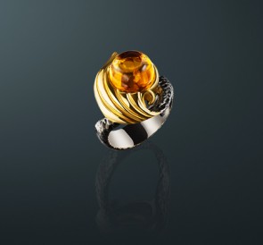 Кольцо с янтарем к-71131308: золотистый жемчуг, серебро 925°